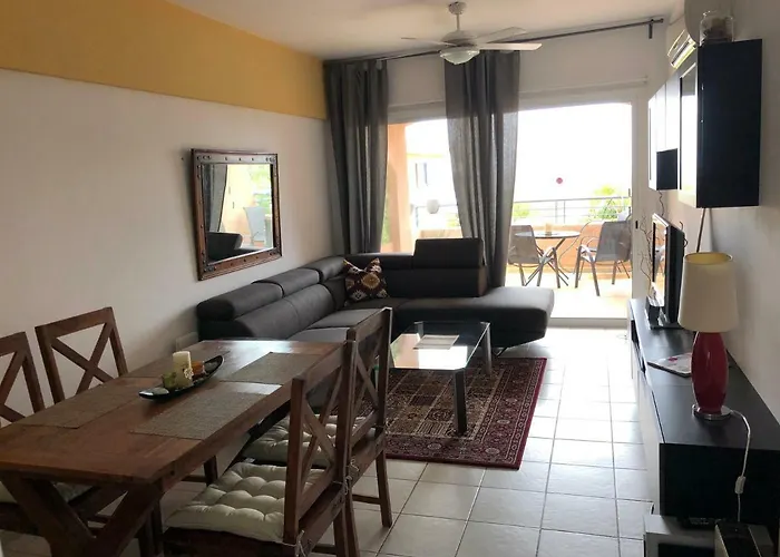 Schoenes 3 Zimmer Apartment, Meerblick, Pool, Freies Wlan