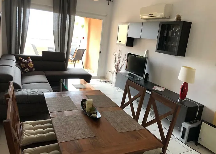 Schoenes 3 Zimmer Apartment, Meerblick, Pool, Freies Wlan